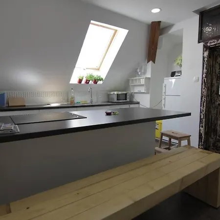 Entire In The Center With Free Parking 公寓