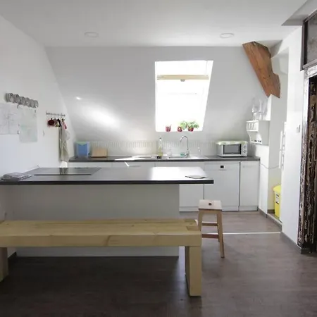 Entire In The Center With Free Parking