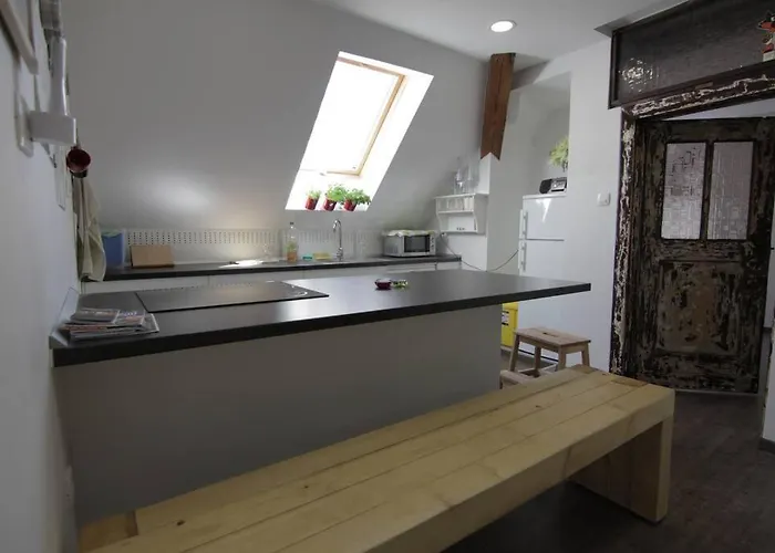 Entire In The Center With Free Parking Apartment