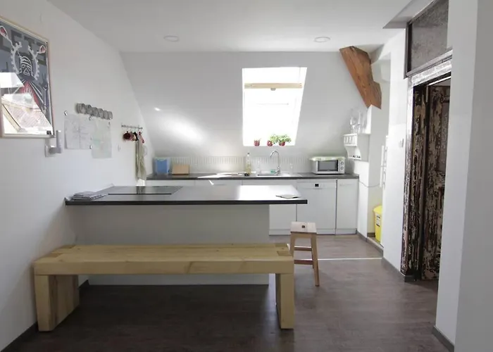 Entire In The Center With Free Parking