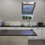 Entire In The Center With Free Parking *